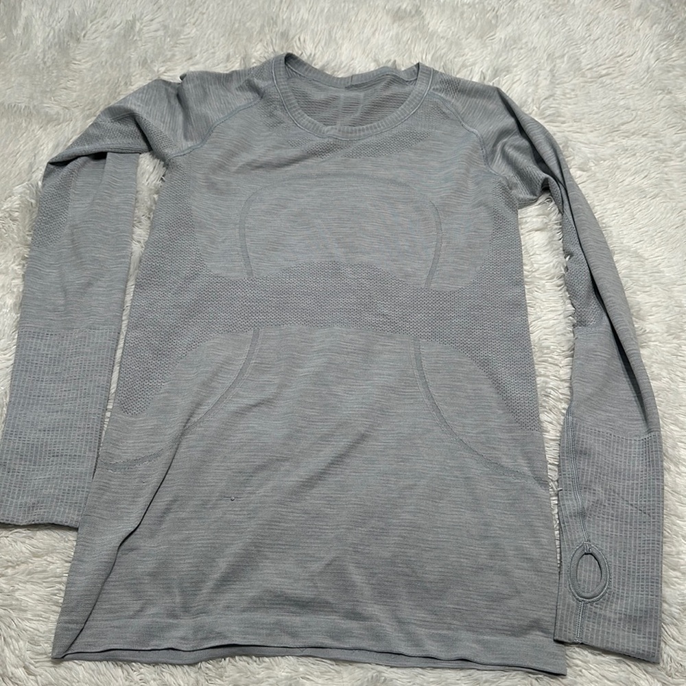 Lululemon long sleeve with thump holes